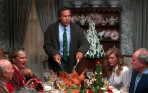 christmas-vacation-chevy-chase-carving-turkey-dinner
